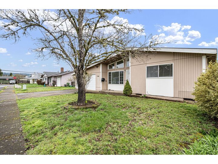 Property Photo: 1760 Bryant Ave OR 97424