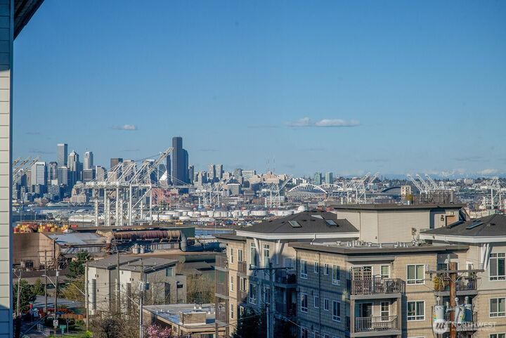 Property Photo:  3070 SW Avalon Way A  WA 98126 