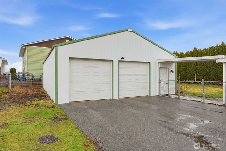 Property Photo:  220 N Galway Lane  WA 99037 