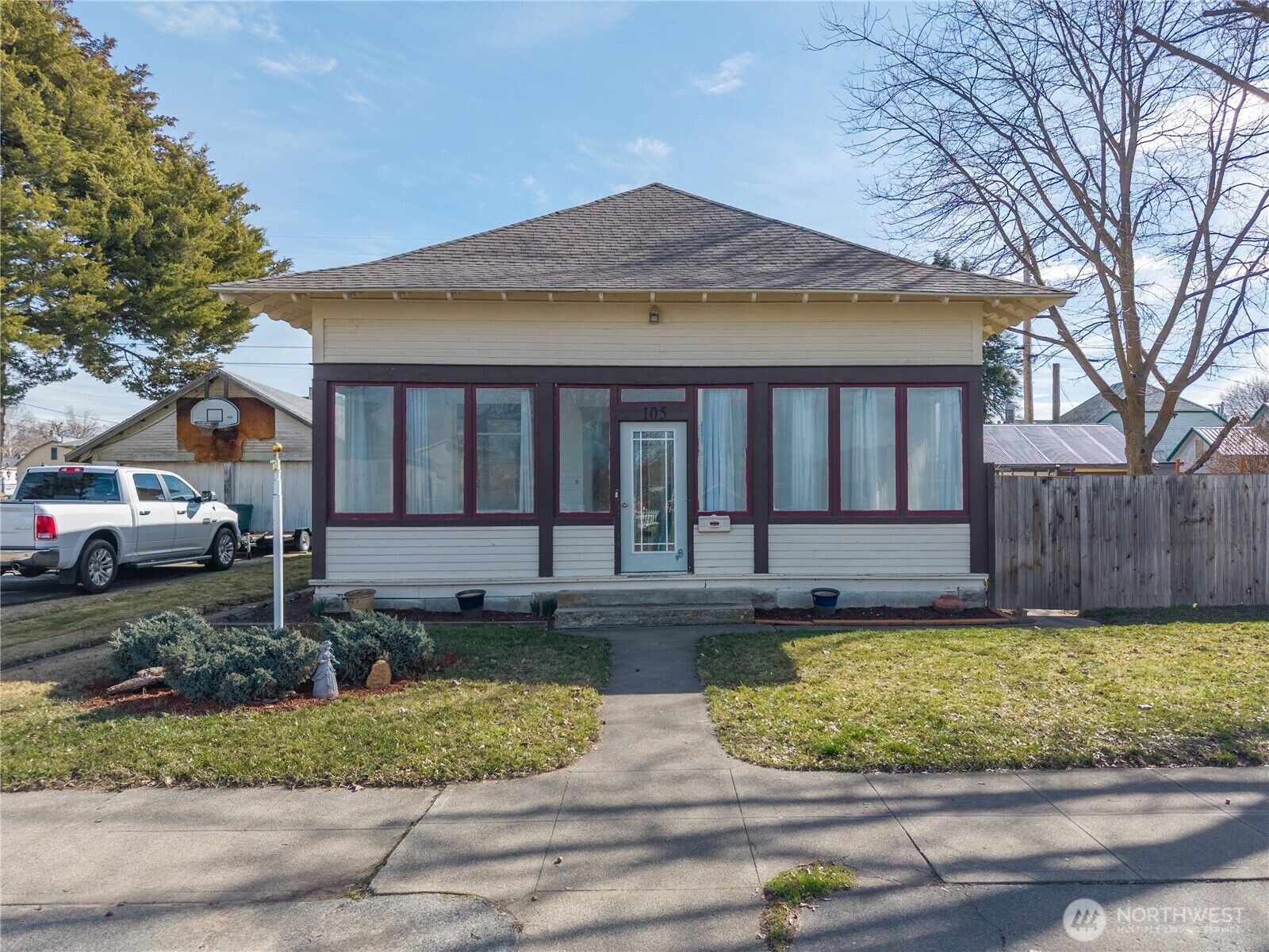 Property Photo:  105 W 5th Avenue  WA 99169 