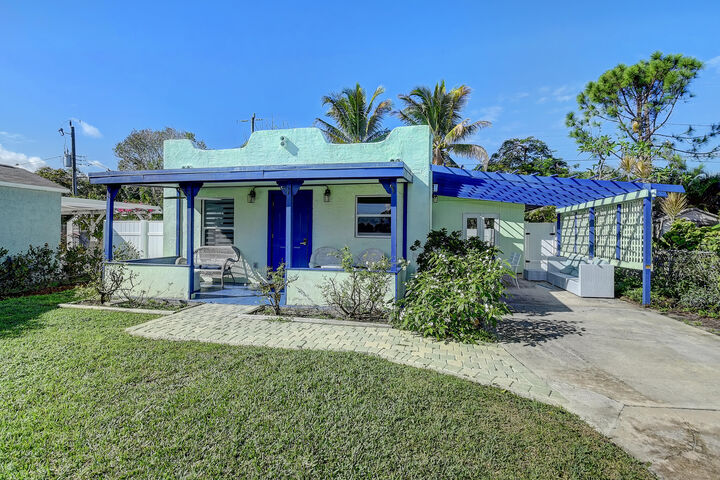 Property Photo:  212 SW 1st Avenue  FL 33444 