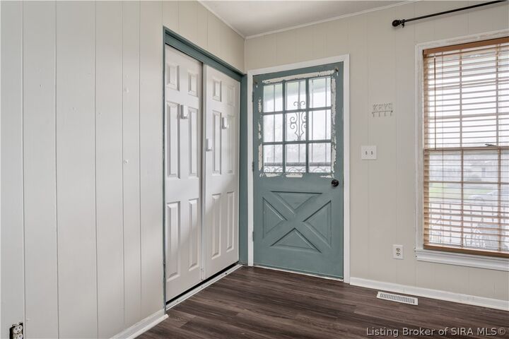 Property Photo:  2116 Palmer Court  IN 47150 