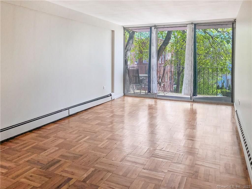 Property Photo:  87 Glenbrook Road Apt 3E  CT 06902 