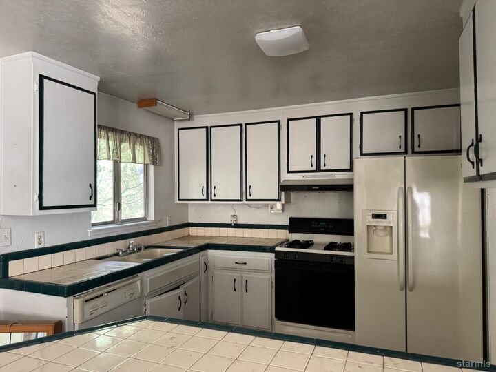 Property Photo: 6001 Calico Court CA 95726