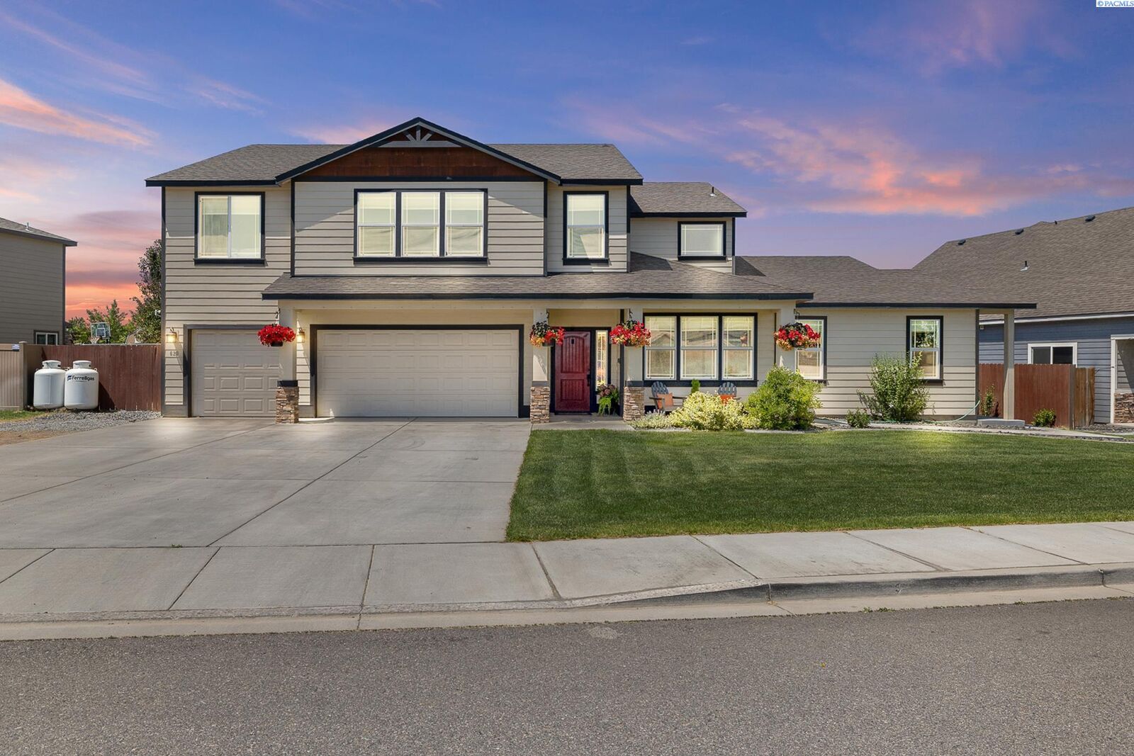 Property Photo: 629 Pinnacle Dr WA 99353