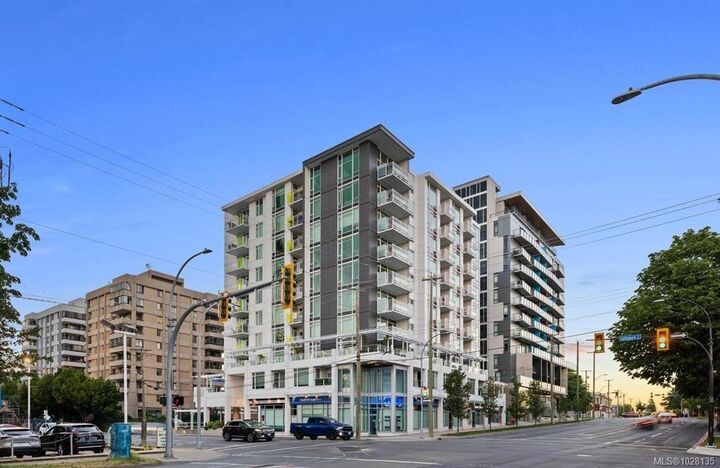 1090 Johnson St 705 — photo 1