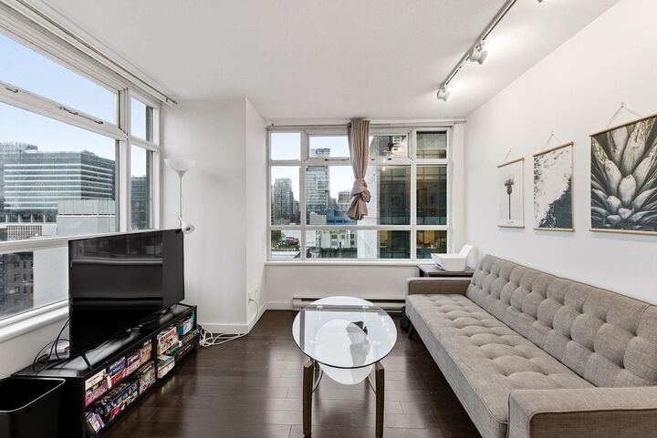 Property Photo: 438 Seymour Street 1407 BC V6B 6H4