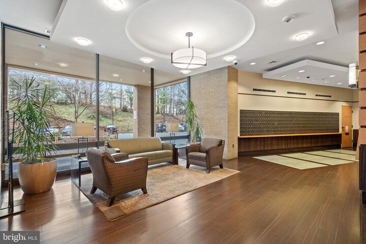 Property Photo:  307 Yoakum Parkway 703  VA 22304 