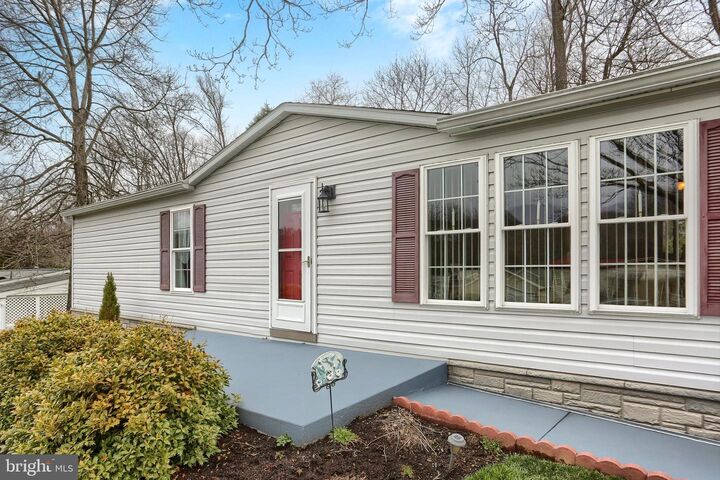 Property Photo:  404 Maple Ave Tp-0081  PA 17545 