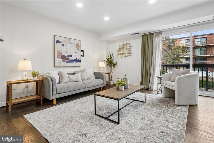 Property Photo:  3220 S 28th Street 202  VA 22302 