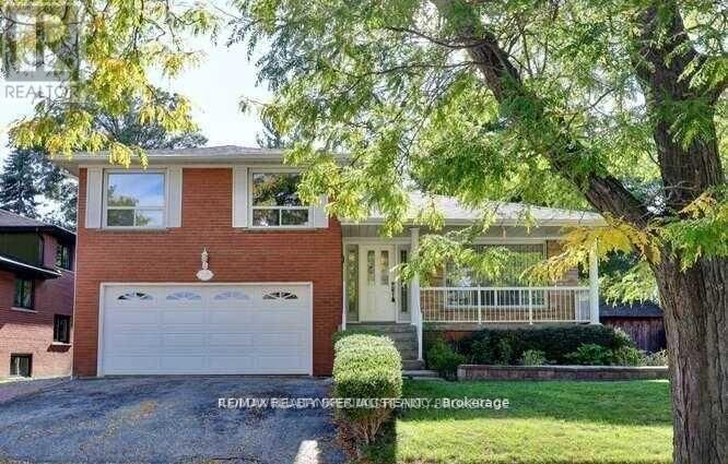 Property Photo:  2220 Springfield Court  ON L5K 1V2 