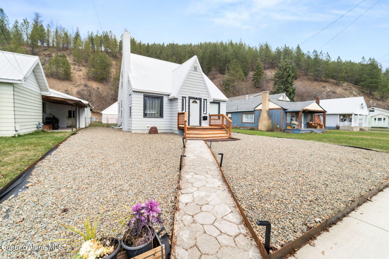 Property Photo:  4 E Mission Ave  ID 83837 