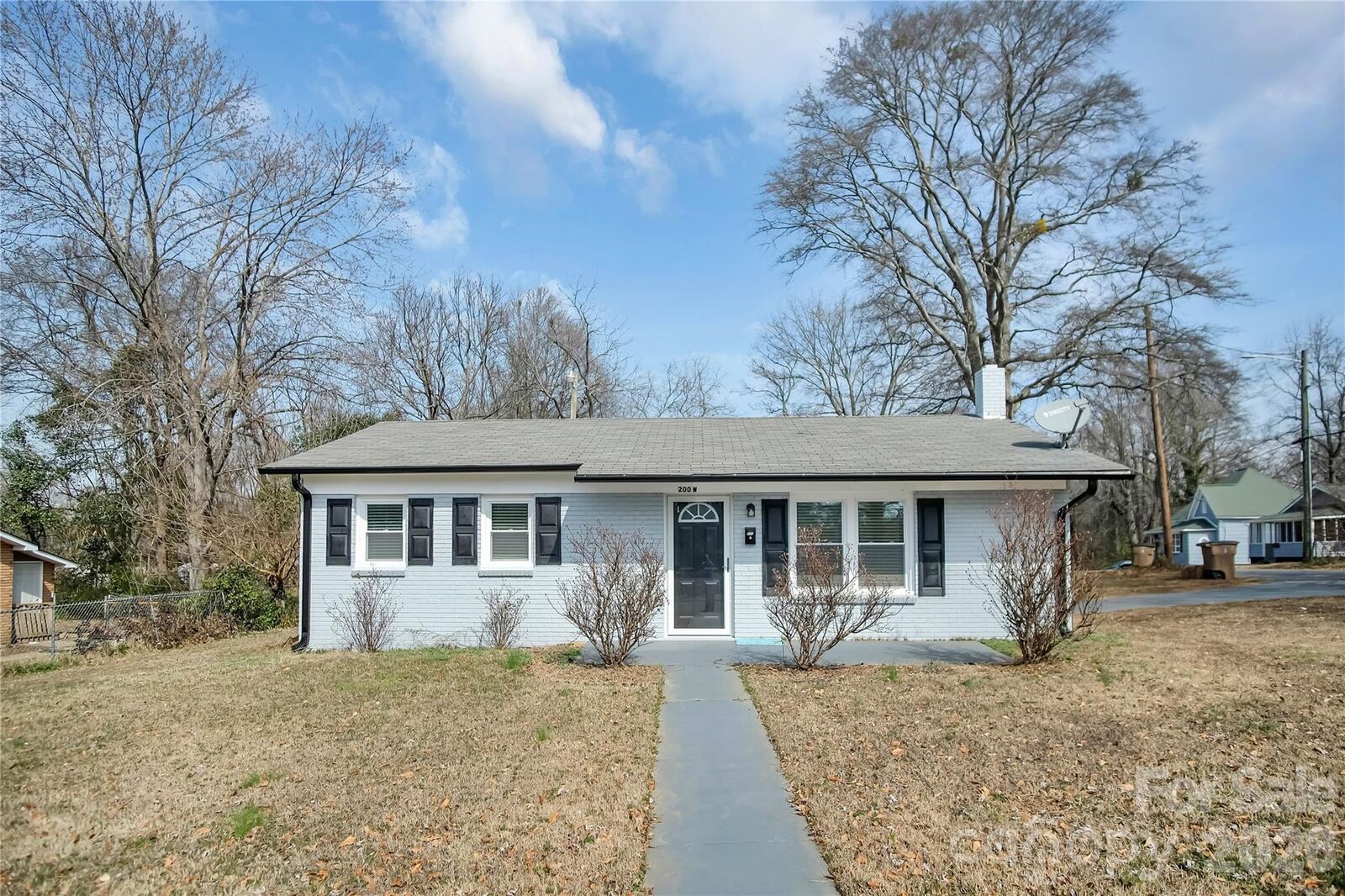 Property Photo:  200 W Shannonhouse Street  NC 28152 