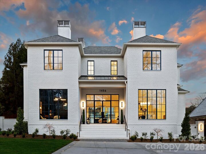 Property Photo:  1436 Queens Road W  NC 28207 