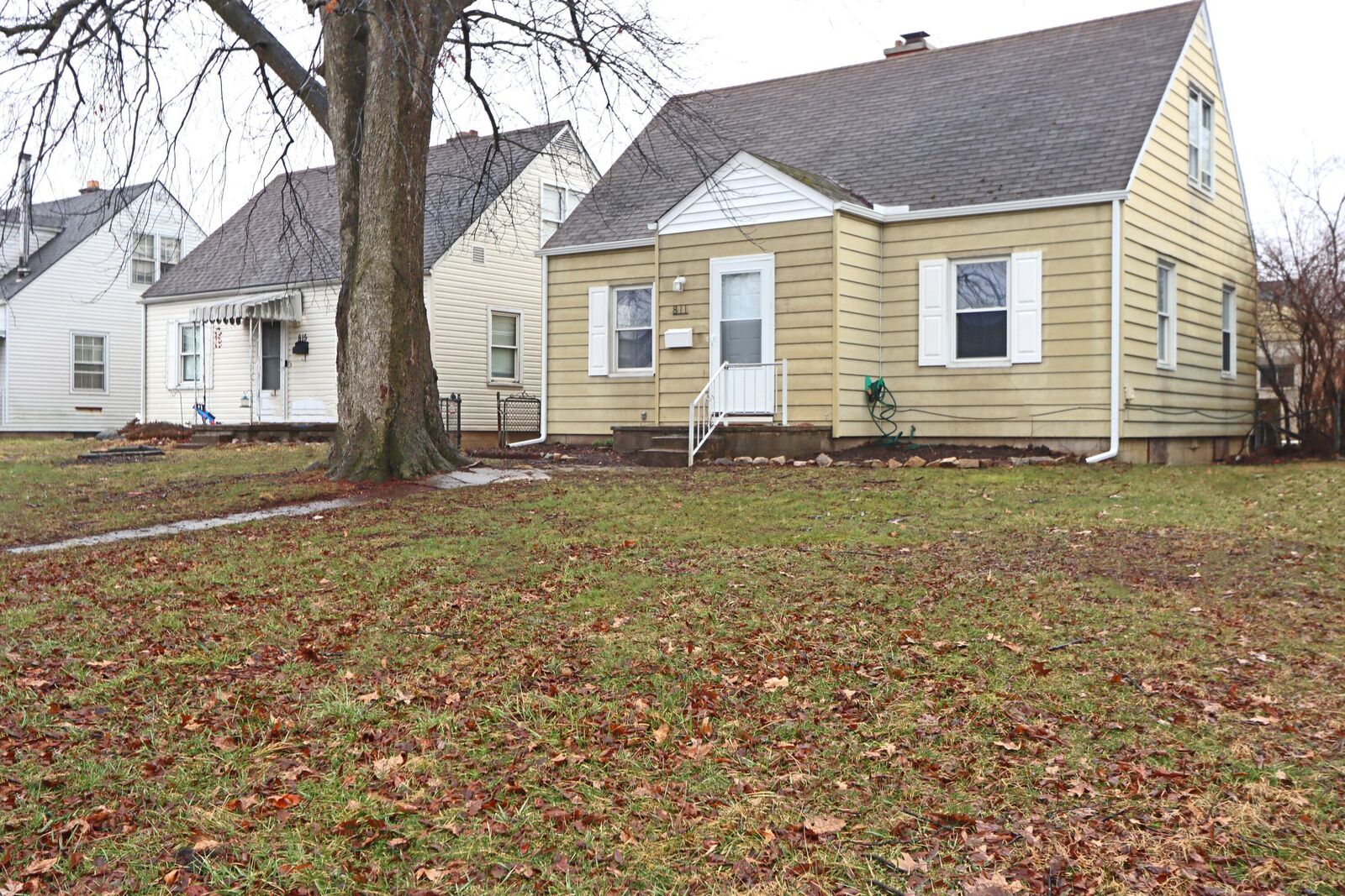 Property Photo: 811 Chestershire Road OH 43204