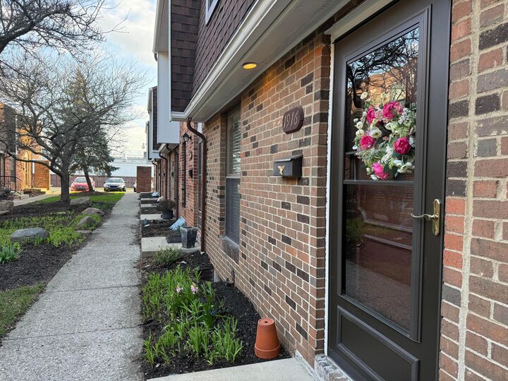 Property Photo: 1916 Willoway S Circle OH 43220