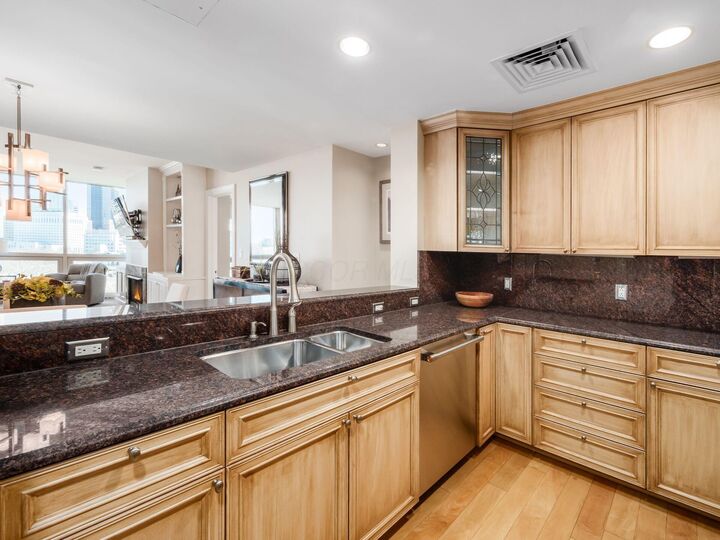 Property Photo:  1 Miranova Place  OH 43215 