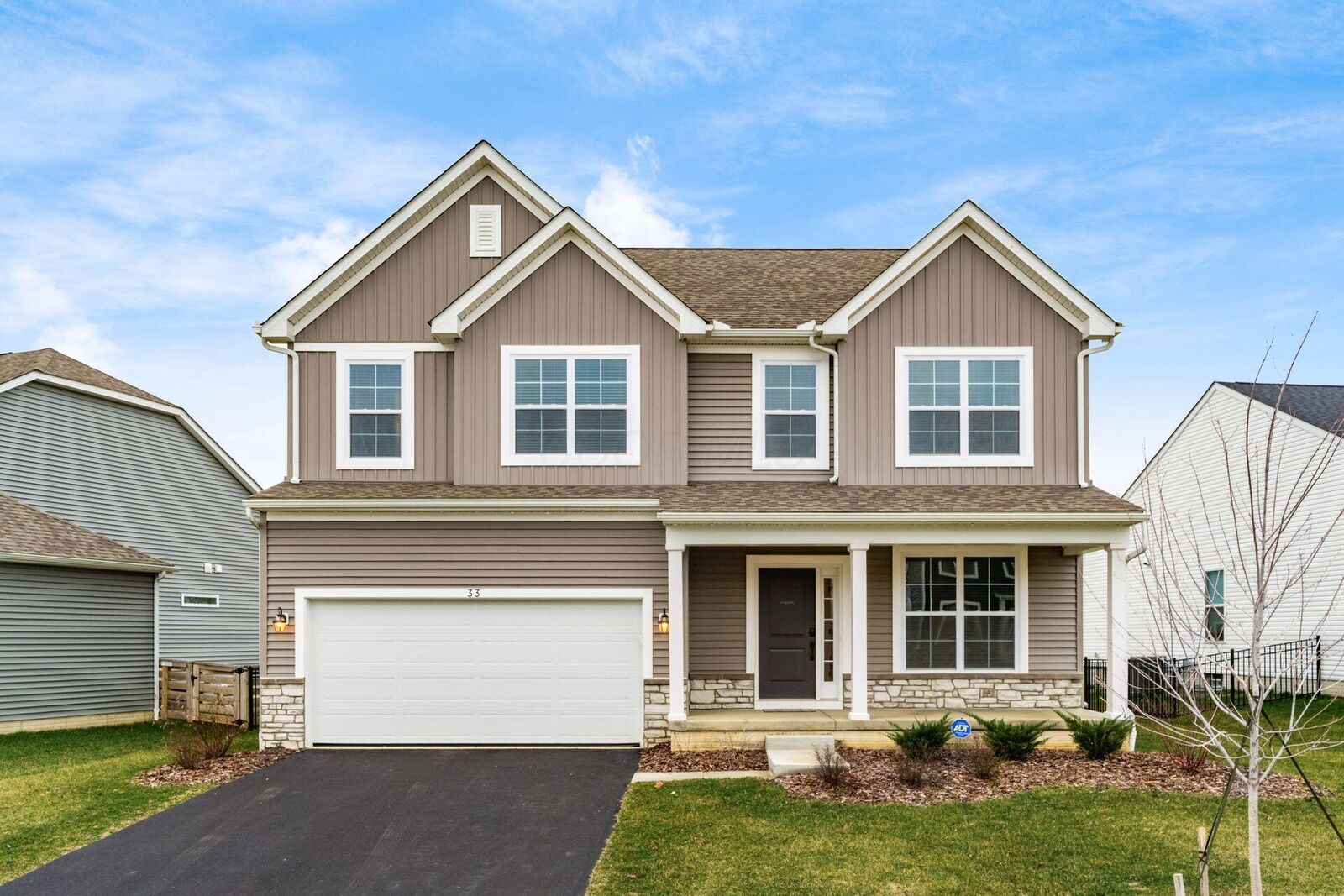 Property Photo:  33 Erin Hills Road  OH 43116 