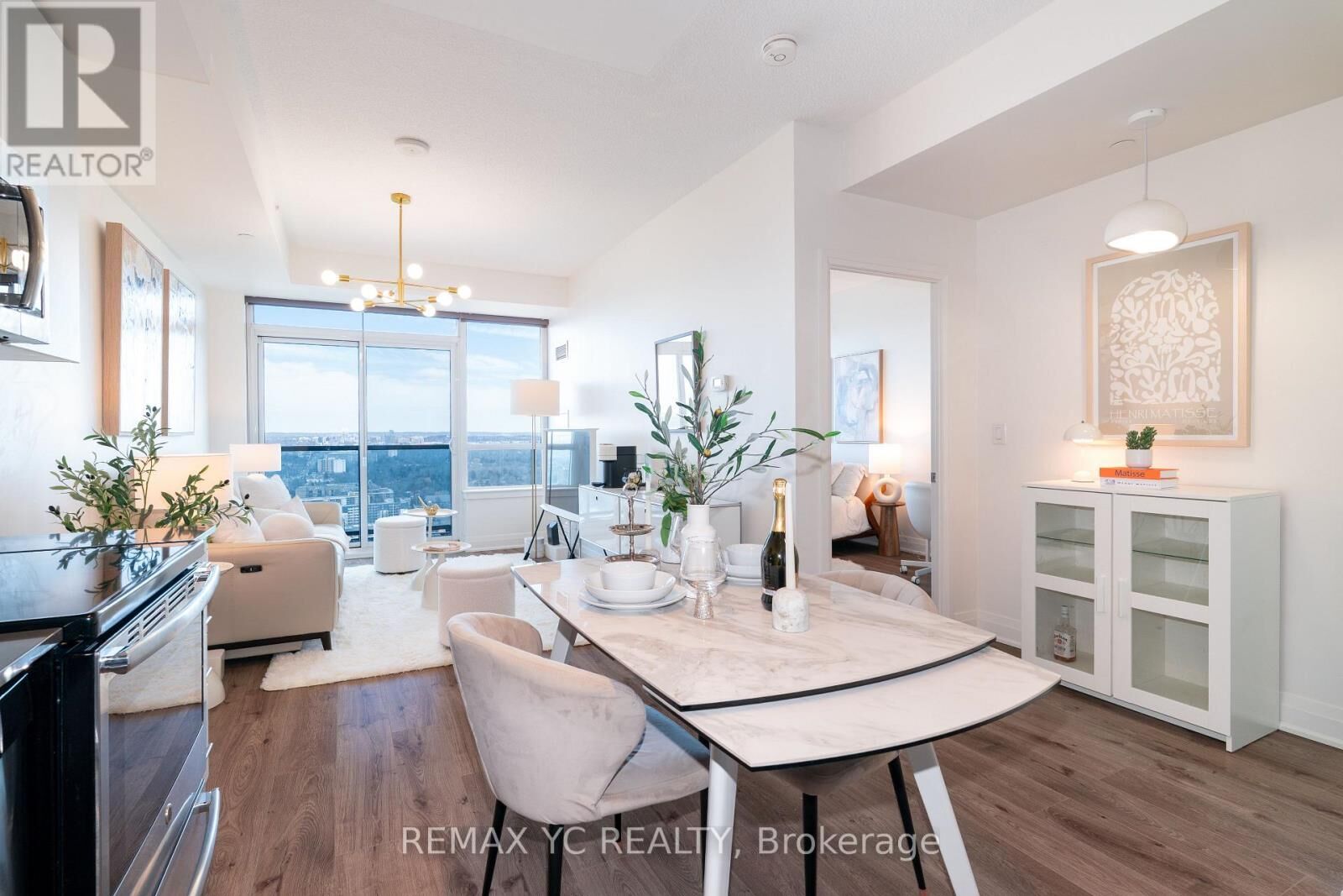 Property Photo: 7165 Yonge Street Ph201 ON L3T 0C9