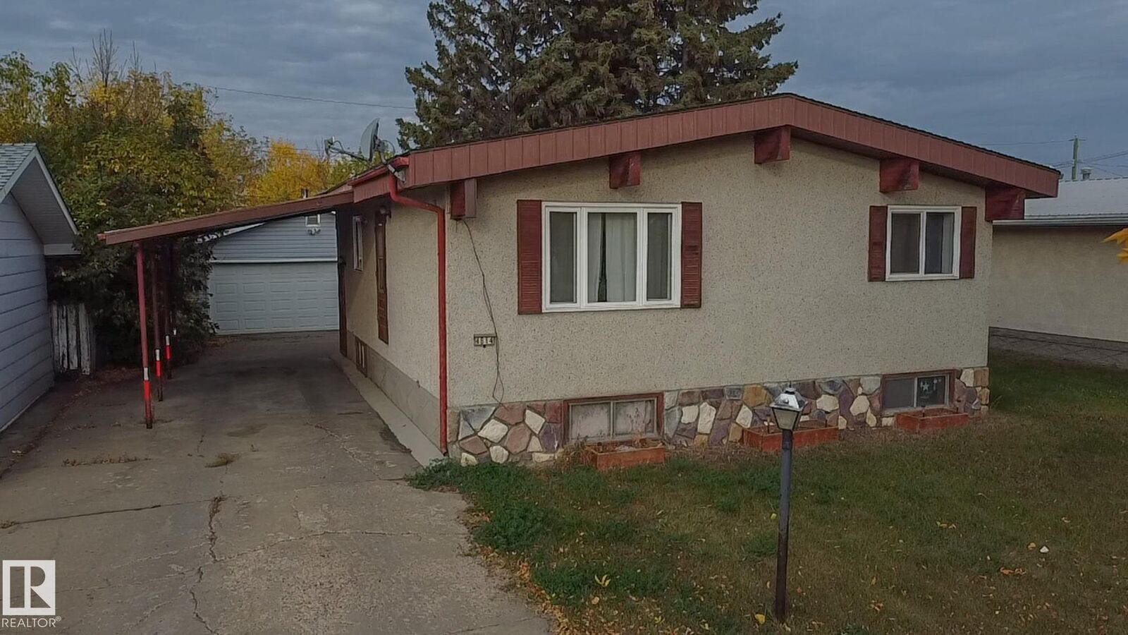 Property Photo:  4814 53 Street  AB T9N 1X8 