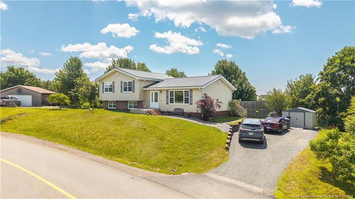 Property Photo: 6 Kennedy Court NB E5C 3G4