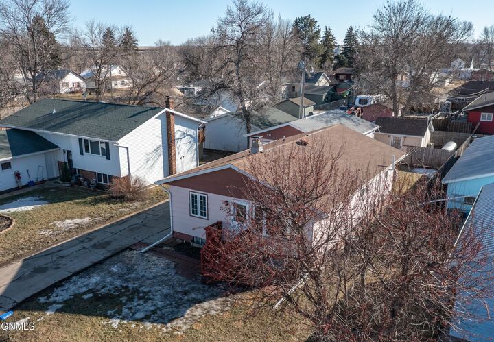 Property Photo:  305 5th Street NE  ND 58545 