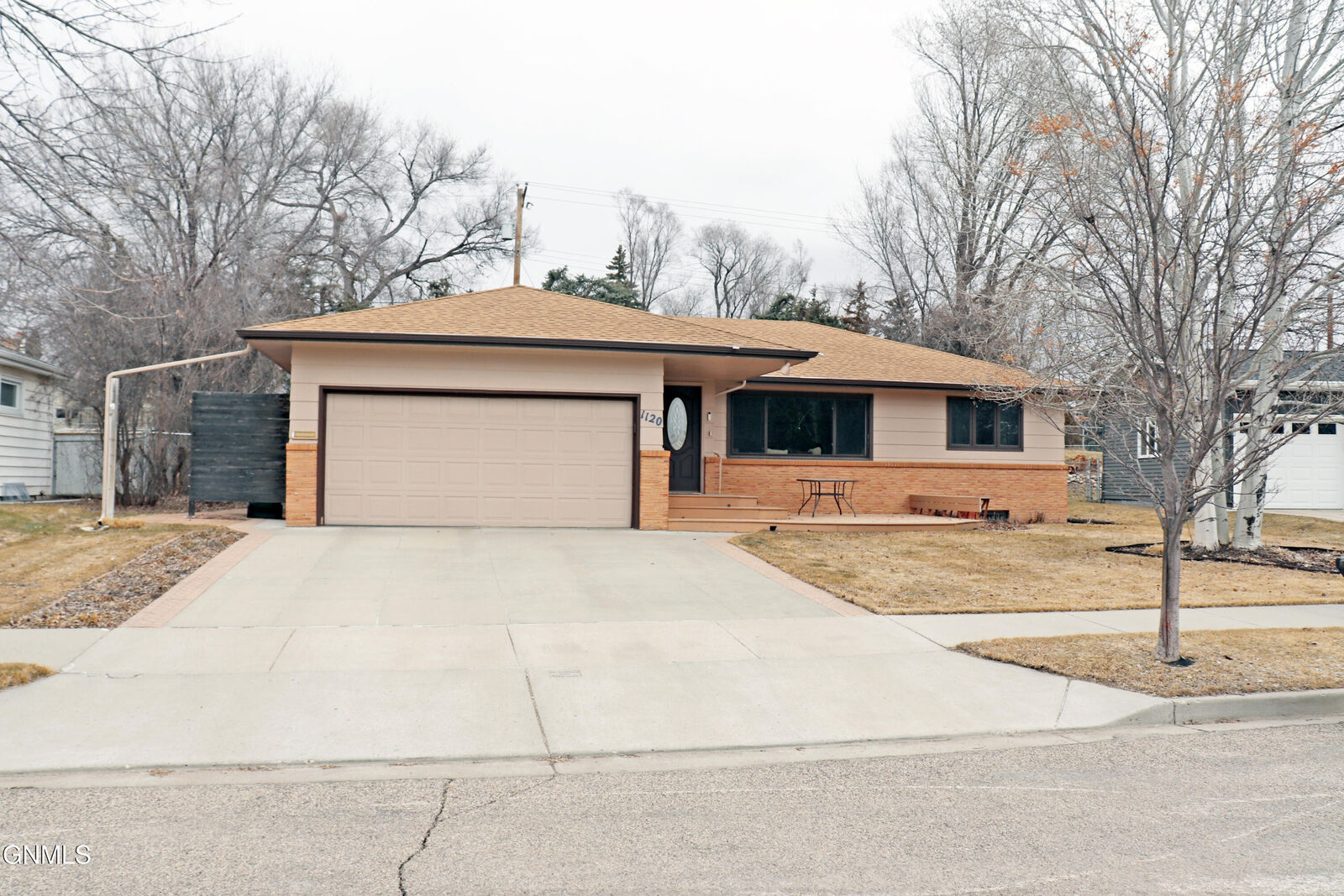 Property Photo:  1120 Keating Drive  ND 58501 