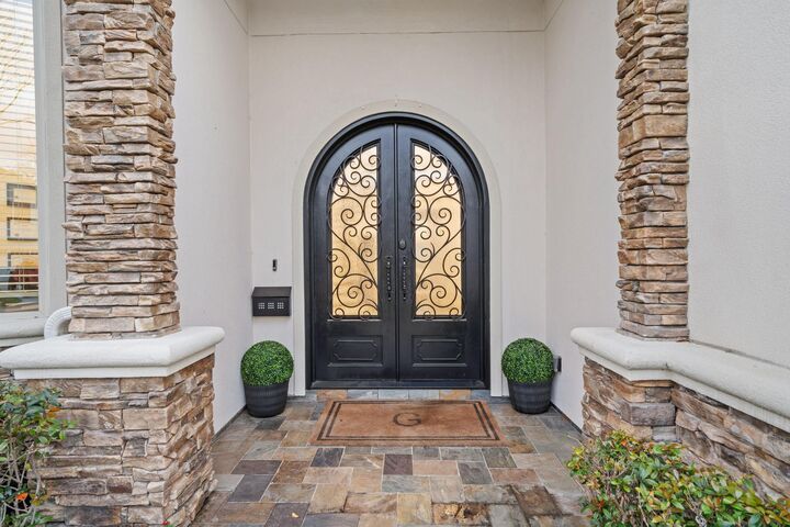 Property Photo:  1835 Hewitt Drive  TX 77018 