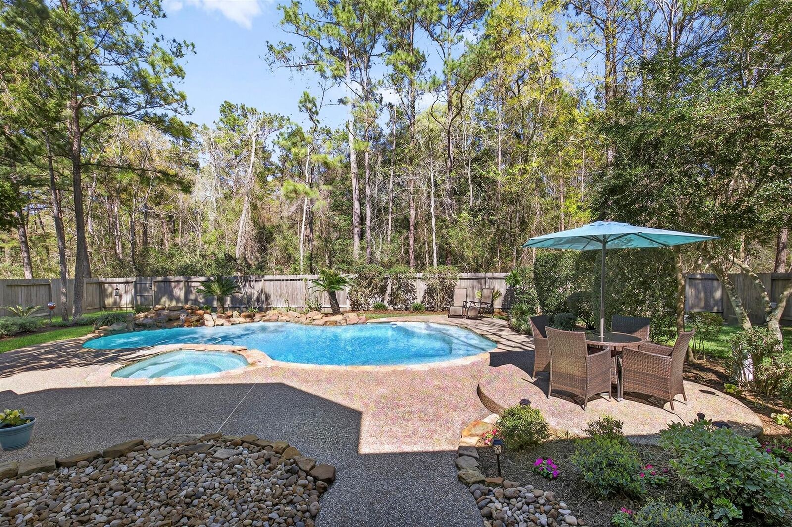 Property Photo:  19 Baylark Place  TX 77382 