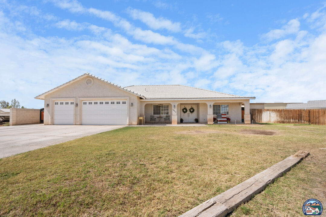 Property Photo:  2815   Powell Ct  CA 92251 