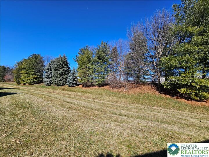 Property Photo:  35 Inverness Lane  PA 18045 