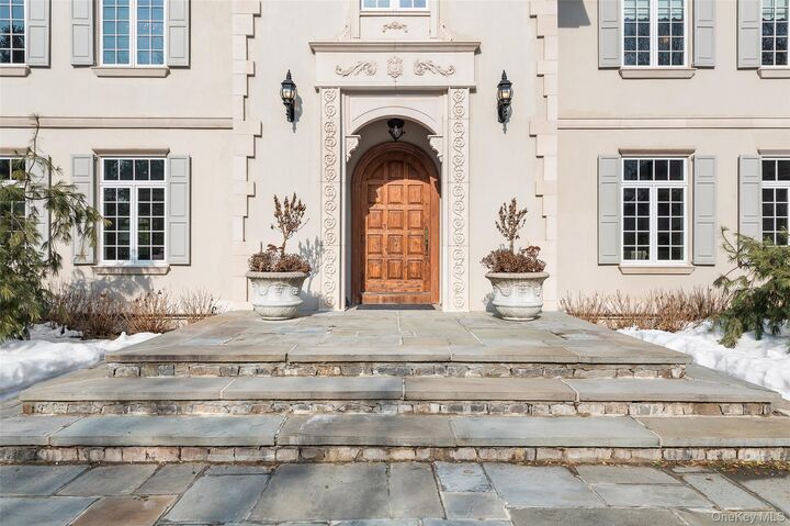 Property Photo:  4 Cowdray Park Drive  NY 10504 