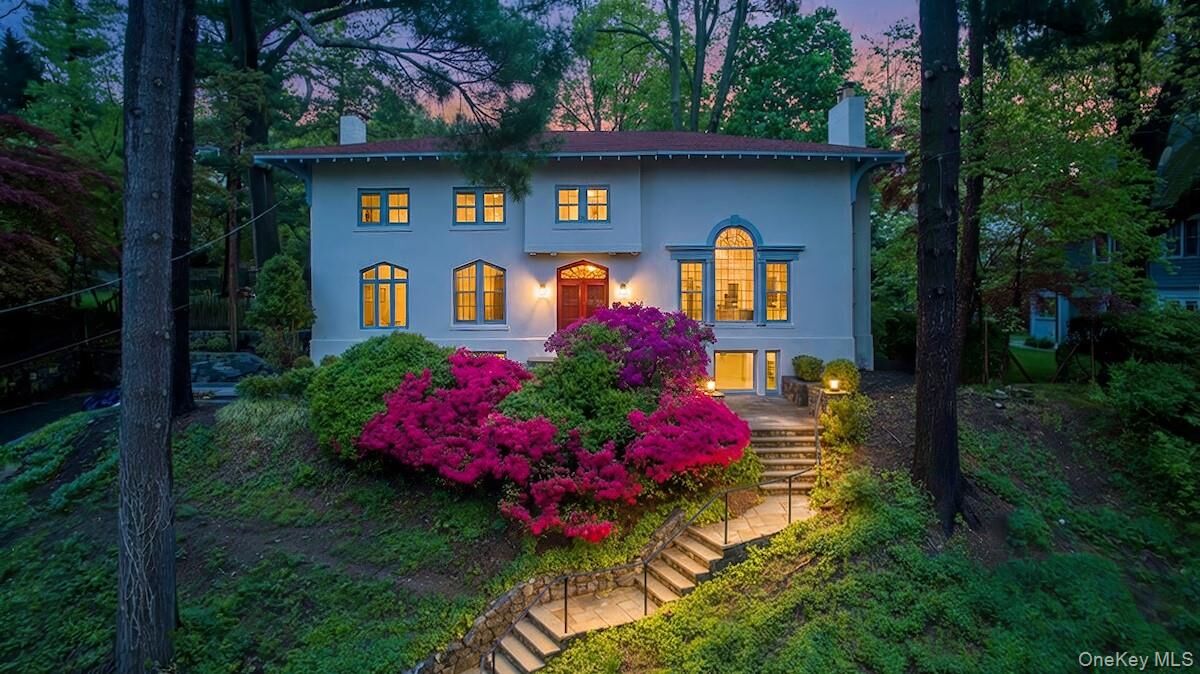 Property Photo:  30 Southlawn Avenue  NY 10522 