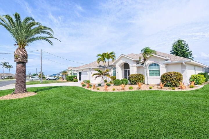 Property Photo: 35 Sportsman Court FL 33947