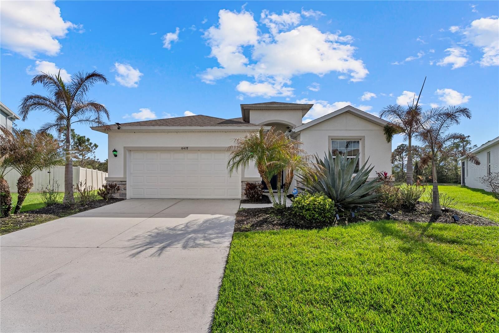Property Photo:  16478 Woodside Glen  FL 34219 