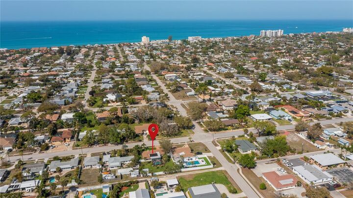 Property Photo: 809 Nokomis Avenue S FL 34285