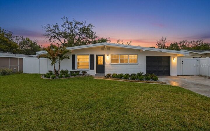 Property Photo:  4424 W Varn Avenue  FL 33616 