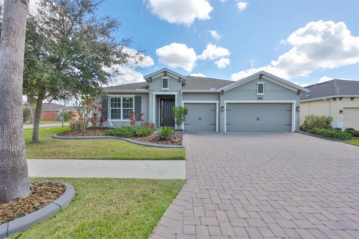 Property Photo:  11718 Lake Lucaya Drive  FL 33579 