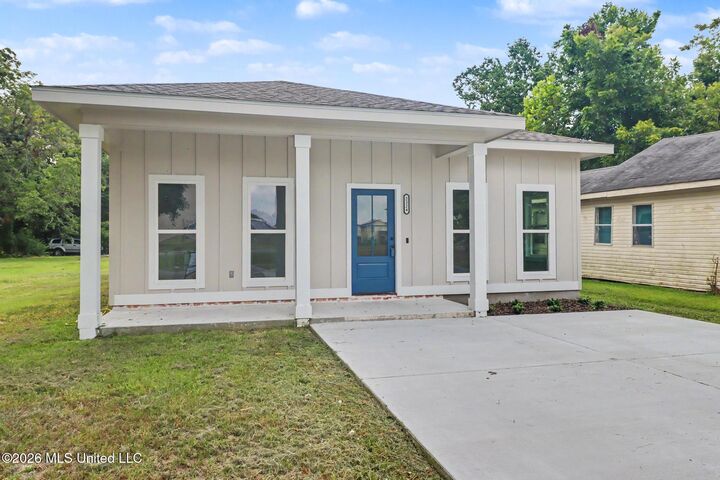 Property Photo:  2324 34th Avenue  MS 39501 