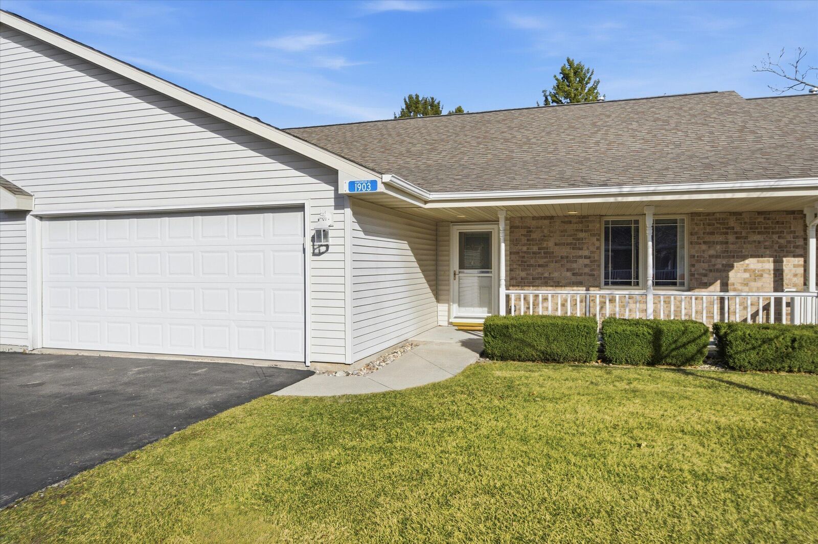 Property Photo: 1903 Havenwood Ct WI 53081