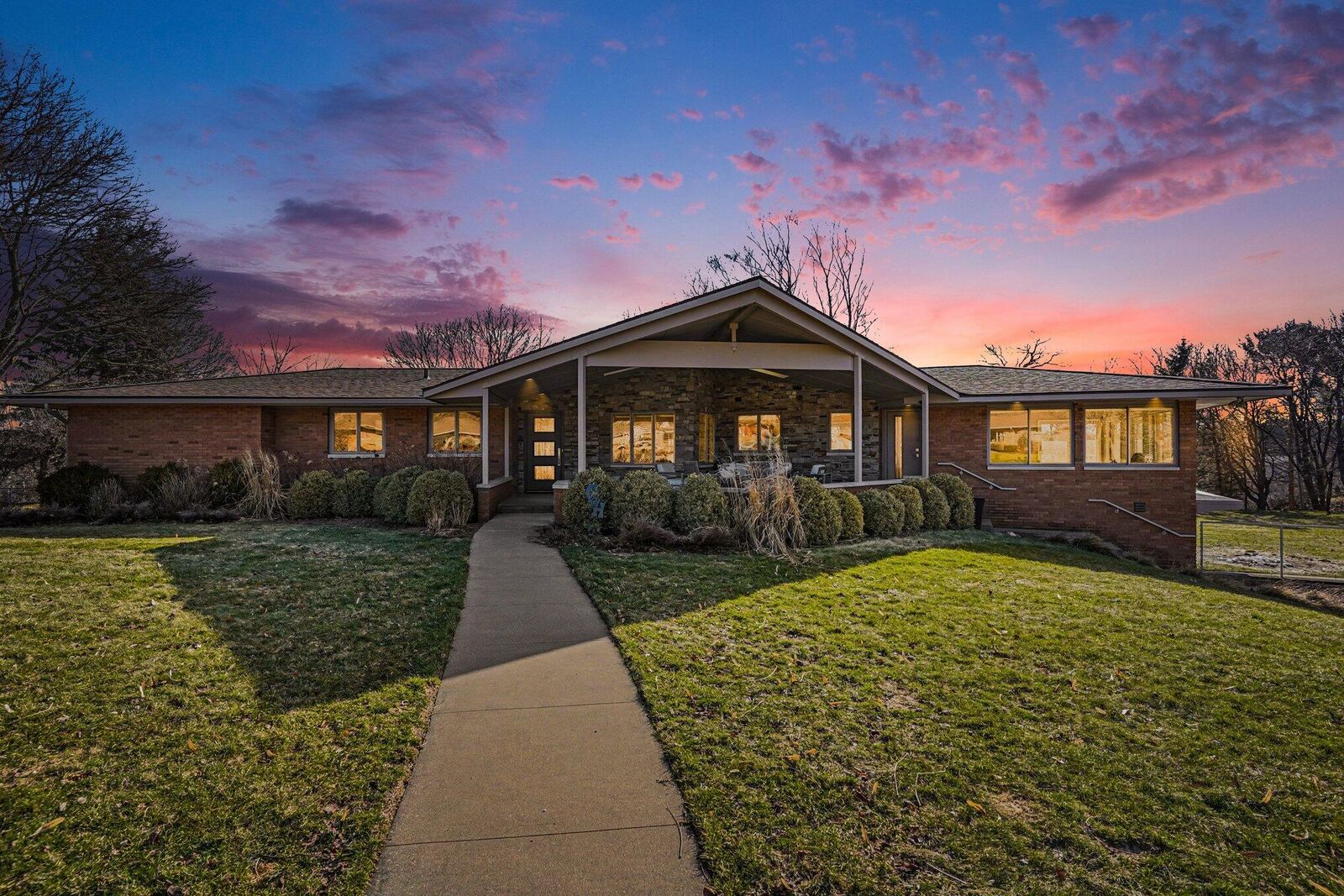 Property Photo:  1640 Gladys Avenue  MI 49417 