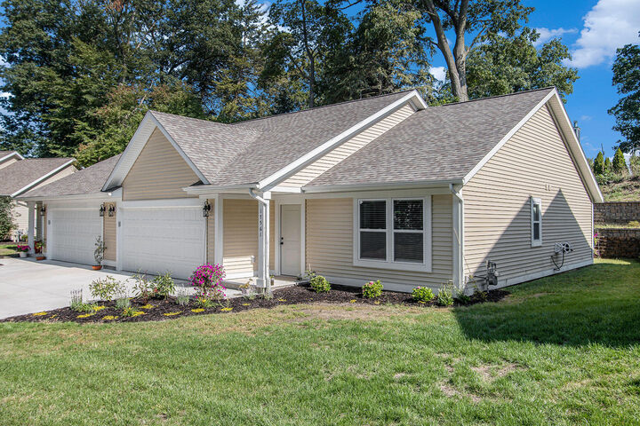 Property Photo:  17561 Beechwood Lane Lane  MI 49456 