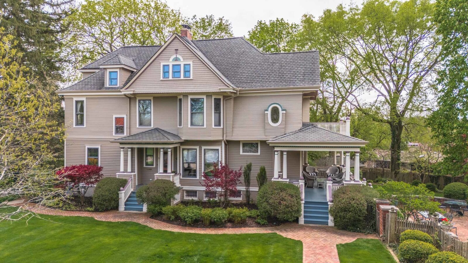 Property Photo: 5 Broadway Place IL 61761