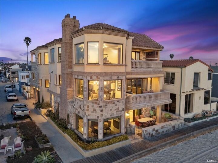 Property Photo:  2 60th Place  CA 90803 