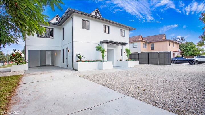 Property Photo: 9002-9002 Somerset (Unit 2) Lane 9002 FL 34135