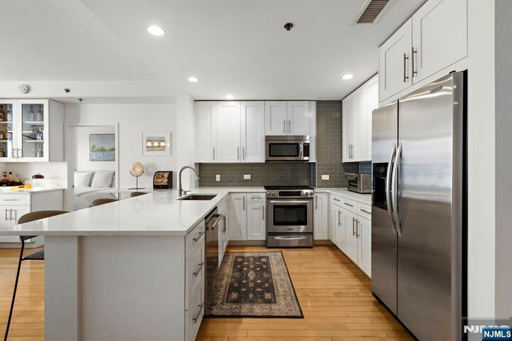 Property Photo:  1125 Maxwell Lane 402  NJ 07030 