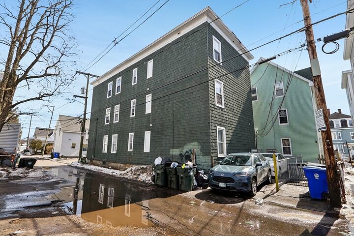 Property Photo:  424 Cedar St  NH 03103 