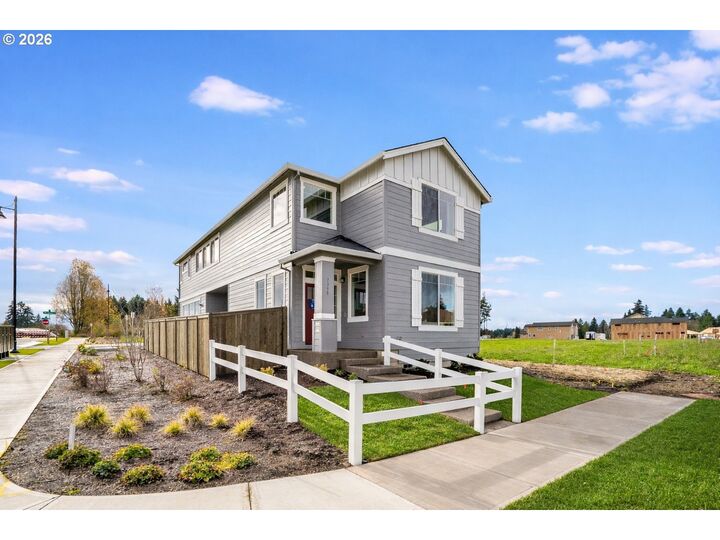 Property Photo: 7398 SE Madrone St OR 97123