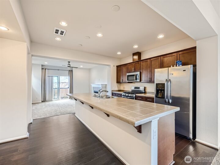 Property Photo:  3325  30th Dr  WA 98201 