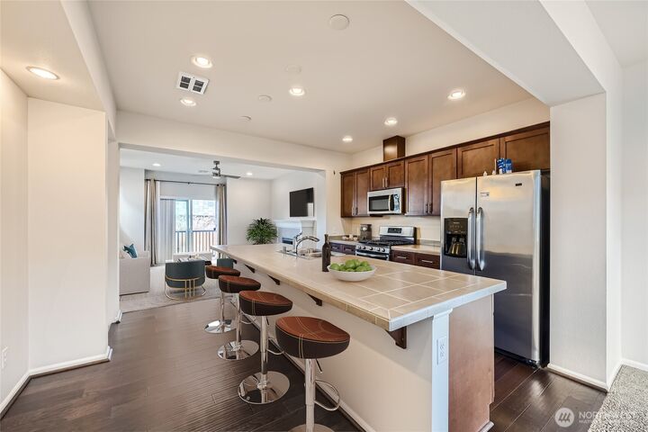 Property Photo:  3325  30th Dr  WA 98201 